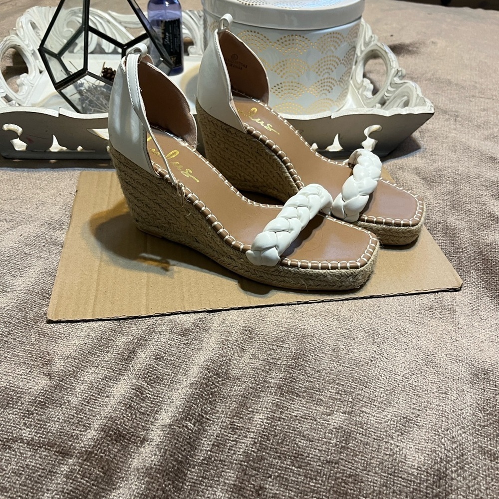 Lulu’s Women's White Wedge Sandals- Size 6 1/2